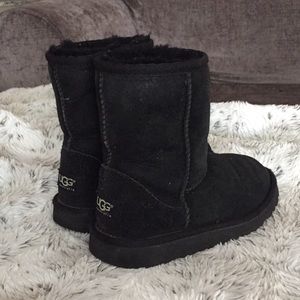 UGG CLASSIC SHORT BOOT